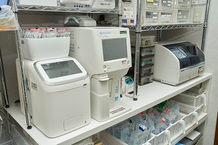森川内科クリニック 尼崎市 先進の機器をそろえて負担の少ない検査を行う