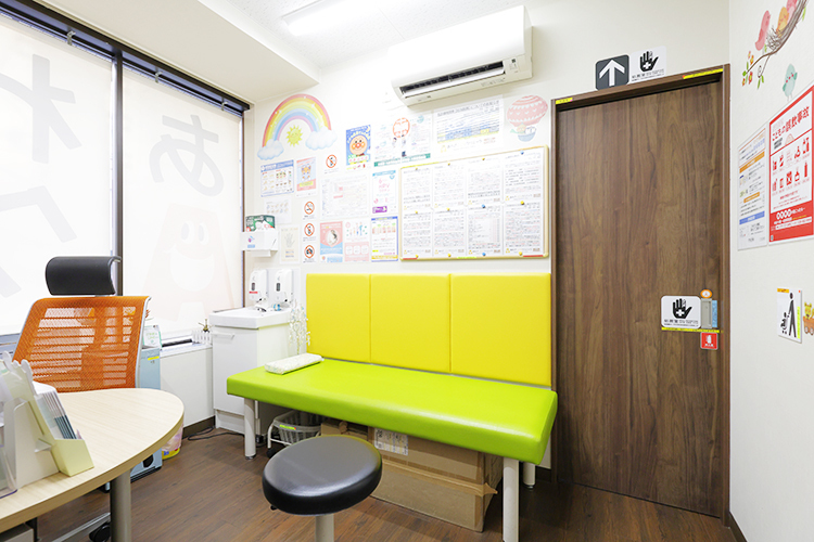 あわざこどもクリニック 大阪市西区 幅広い診療に対応し、子どもの健やかな成長をサポートしている