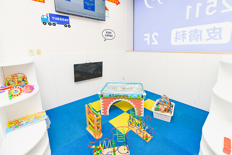 月島ピースクリニック 中央区 受診前後も楽しく過ごせる、子ども思いのキッズスペース