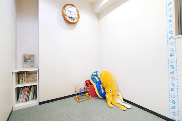 ひらつか歯科クリニック 戸田市 キッズスペースを備え、子ども連れでも通院しやすい環境を整える