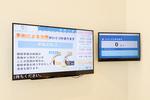 ひふみるクリニック 堺市中区 院内モニターでも眼瞼下垂症をはじめとする疾患の治療啓発を行う