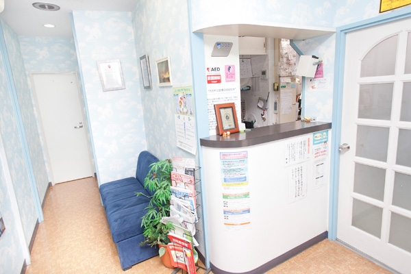 スタッフが明るく迎えてくれる。顔なじみの患者さんが多く通う。 11176 ma 5 1444897180