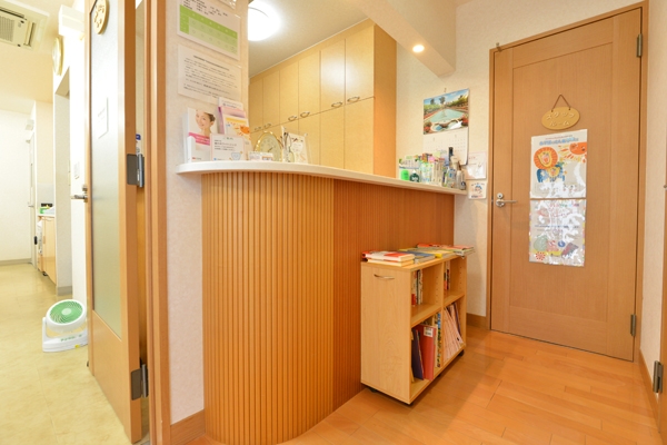 子育て経験豊富なスタッフと先生が迎えてくれる 12028 ma 5 1441858753