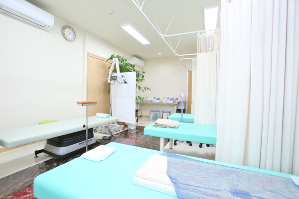 処置室には機材も備えられており安心して通うことができる 177626 ma 5 1450684514