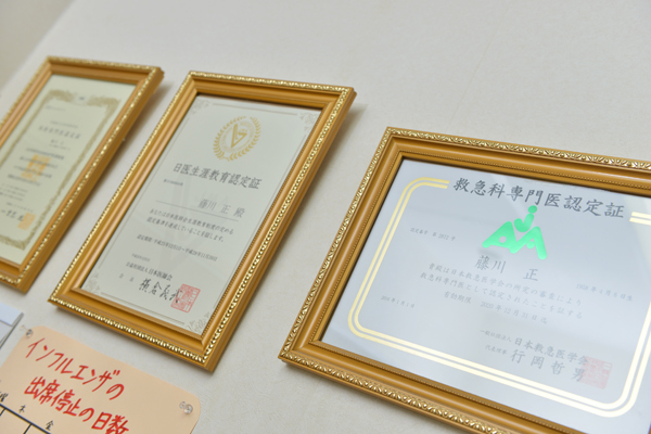 多くの専門知識を持ち、時には医師を指導する立場となることも 5