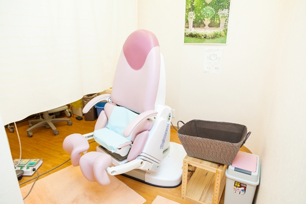 内診室も2部屋。幅広い年代の女性の悩みに応えてくれる 37570 ma 5 1449195862