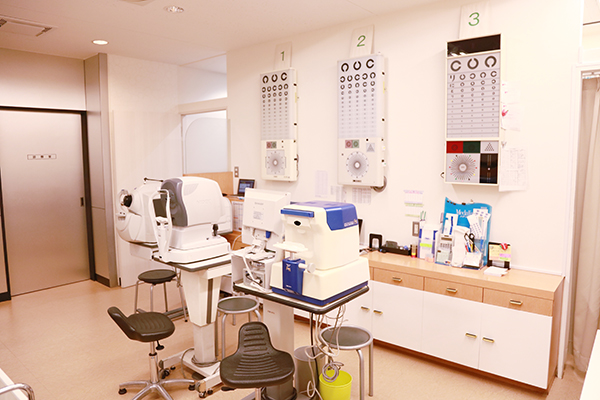 ORT検査室。斜視、弱視や視野、白内障の術前検査などを行う 5