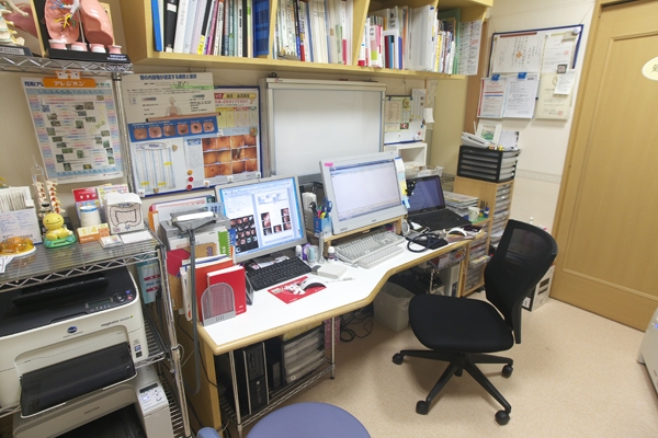 診療室。幅広い年齢層に親しまれているクリニック 40777 ma 5 1401862403