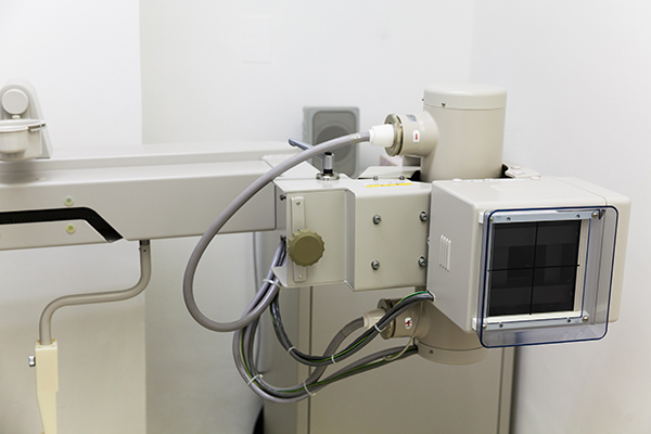 レントゲン、内視鏡などの検査機器を備える %ef%bc%95