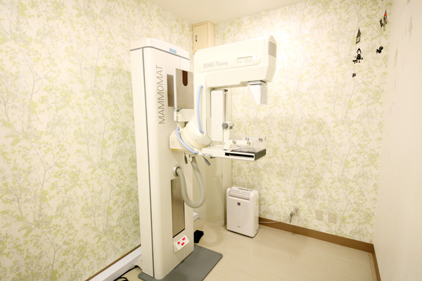 明るい雰囲気の検査室 5