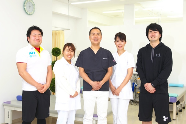明るく爽やかなスタッフと院長が迎えてくれる 172826 ma 5 1422263189