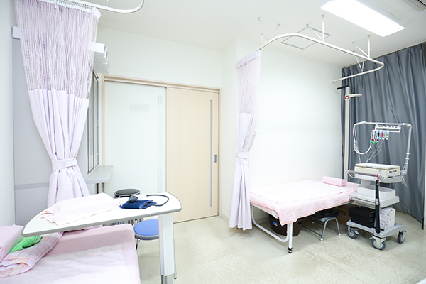 広く開放感のある院内。ストレスなく移動しやすい 5