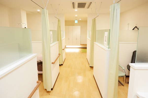 針中野駅から徒歩2分、患者への最大限の配慮を心がけている 5