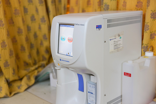 糖尿病治療の指針となるHgA1c値を迅速に測定する検査機 5