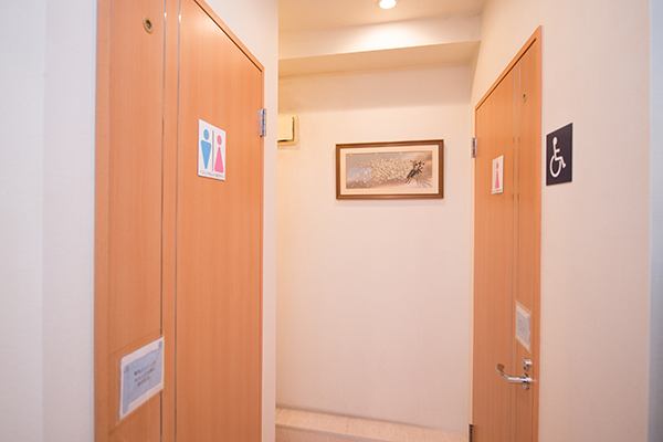 待ち時間対策や、女性用手洗いを設置するなど、配慮が見られる 5