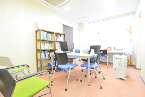 「病気を治すのは医師ではなく患者自身」という考えのもと診療にあたっている 33042 ma 5 1373539342