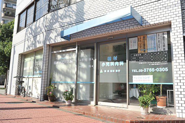 入新井第一小学校の向かい側。自転車を停められるスペースも有 20181122 5