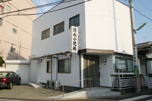 気軽な気持ちで来院してほしいとの想いから、入口のドアは一般家庭にあるようなドアになっている 20181204 5
