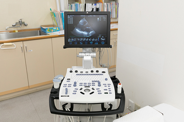 正確な診断をめざし、各種検査機器をそろえている 5