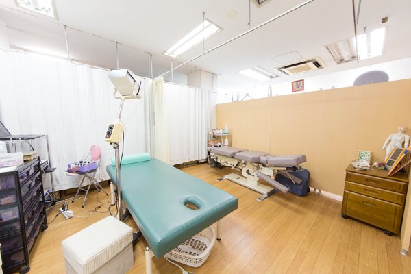 併設された千住鍼灸院。東洋医学も積極的に取り入れている 5