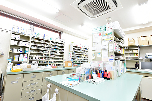 薬剤師が常駐し、院内処方を行う 5