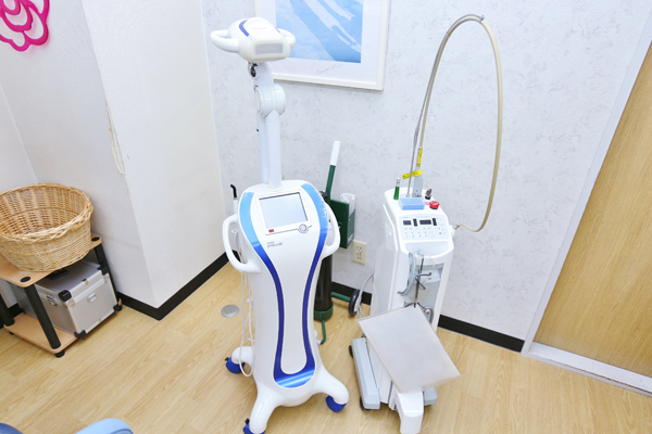 レーザー治療やホワイトニングなど、機器類も充実 5