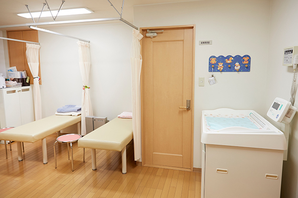 明るく清潔感のある治療室 5