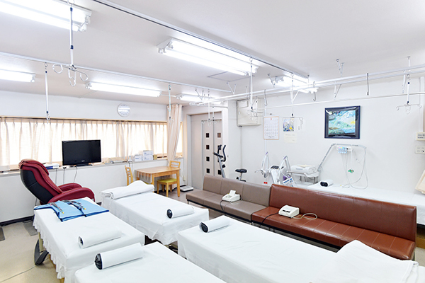 予防接種や心電図など幅広く対応してくれるかかりつけ医だ 5