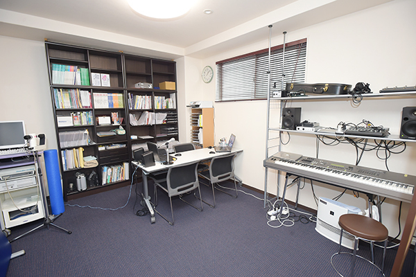 発声指導を行う訓練室 Cs5