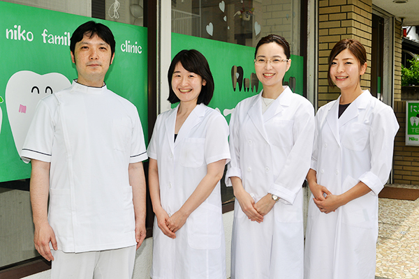 にこにこファミリー歯科 市川市 矯正専門の先生が在籍し、子どもの歯並びについても相談しやすい