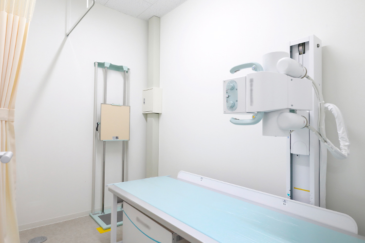 岡野医院 城陽市 レントゲンをはじめとした検査機器類も充実している
