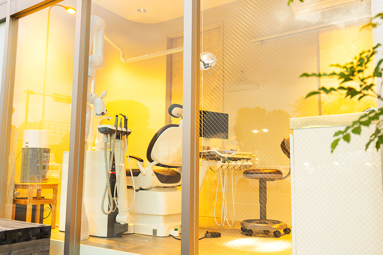 8211 DENTAL CLINIC 東大和市 こだわった快適な空間でリラックスして治療に臨める