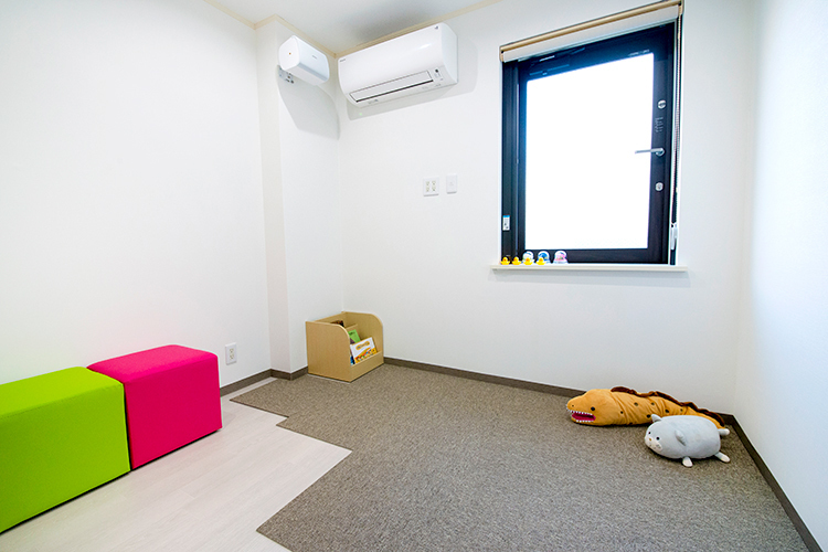 こば歯科医院 三鷹市 広々としたキッズスペースも完備
