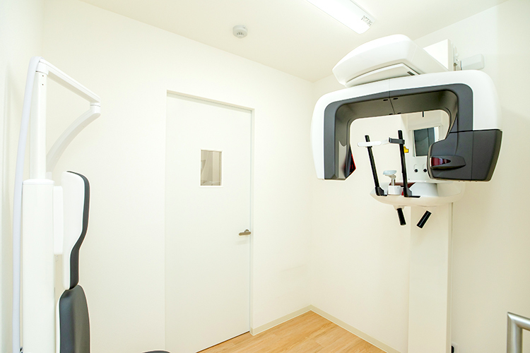 伊藤おとなこども歯科 交野市 歯科用CTやマイクロスコープなどの機器類も充実している