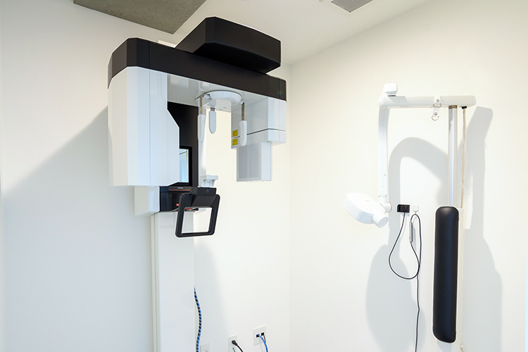 秋山歯科クリニック 福岡市南区 院内常駐の歯科技工士と連携した補綴治療が同院の強み