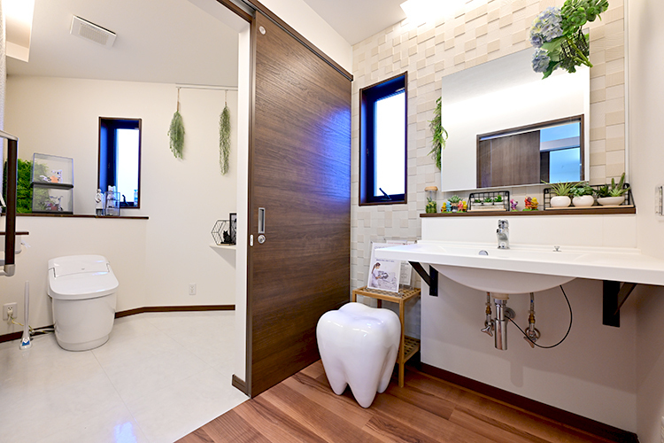 相模原まなべ歯科 相模原市中央区 トイレは清潔感がありあらゆる人に優しいバリアフリー仕様