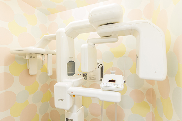 やじまデンタルクリニック 千葉市稲毛区 エックス線検査室の壁紙はポップでかわいらしい