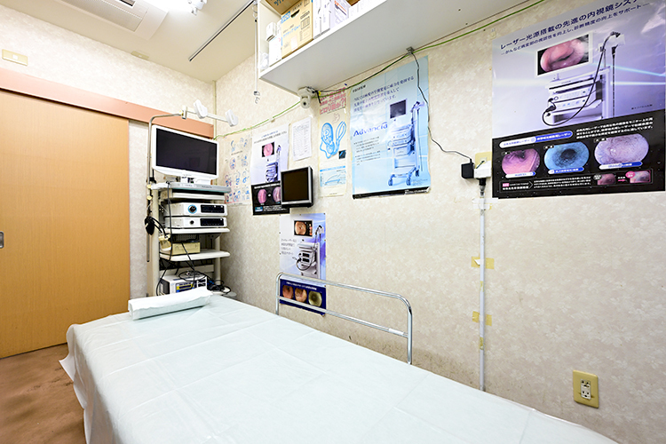 岡部クリニック 相模原市緑区 内視鏡検査室。痛みに配慮した検査をめざす