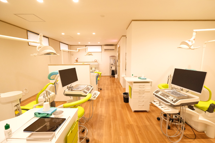 はっとり歯科 京都市北区 患者本人はもちろん、家族にも丁寧な対応を心がけている