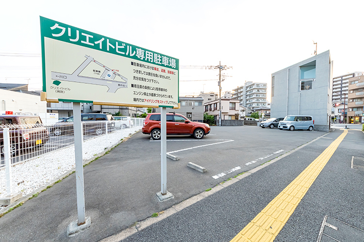 ひかる眼科 蕨市 クリニック徒歩圏内に広々とした駐車場を完備
