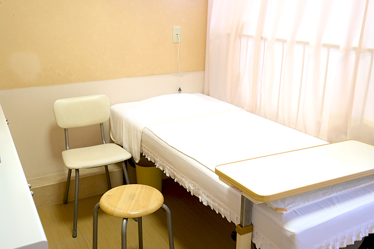 浅村こどもクリニック 練馬区 処置室も用意し、スムーズな診療をめざす