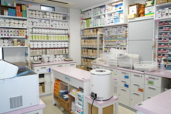 吉田内科クリニック 芦屋市 西洋薬、漢方エキスから煎じ薬まで薬はすべて院内調剤している