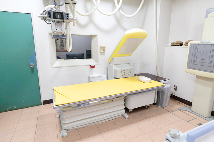 辺見クリニック 豊中市 レントゲンやデキサ法による骨密度検査のための機器も充実