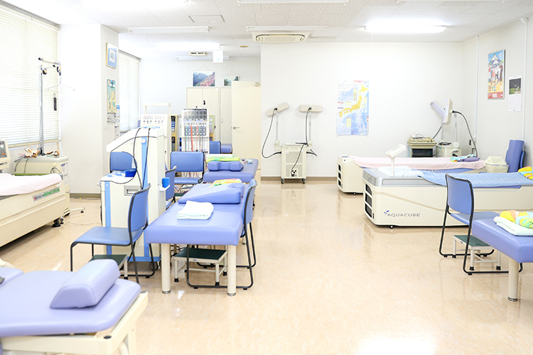 おのクリニック 北九州市小倉南区 広く開放感のあるリハビリ室も完備