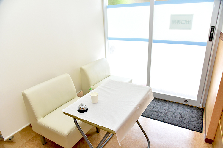 きくち内科 横浜市青葉区 発熱患者用のスペースと専用出口を設けている