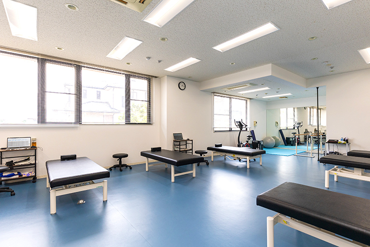 いわくらクリニック 丹波篠山市 広々としたリハビリテーションルーム