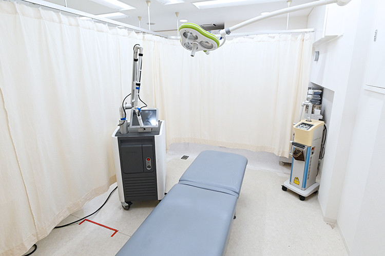 あきおか形成外科 高槻市 幅広い内容を患者に合った方法で提案