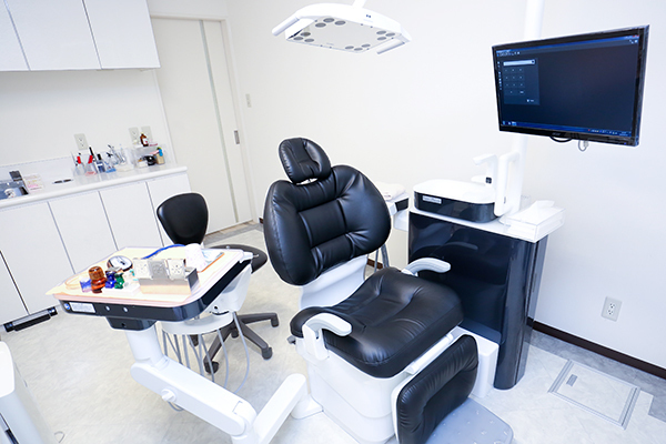 みらくる歯科クリニック 川越市 プライベートに配慮した個室のユニットの他、手術室もある