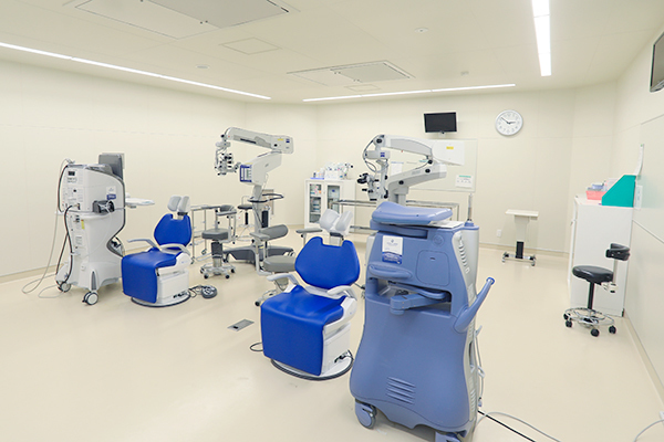 ほしの眼科 岡崎市 2台のベッドを設け、日帰り白内障手術にも対応している