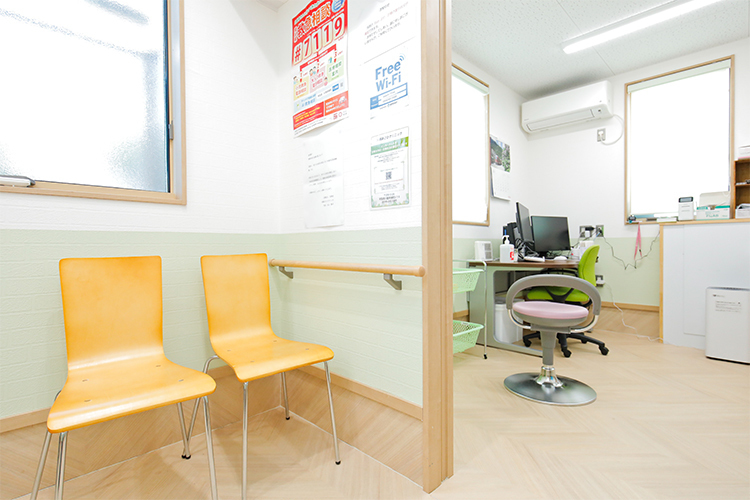 川越あさひクリニック 川越市 医院とは入り口が別の独立した発熱患者専用の診察室も完備